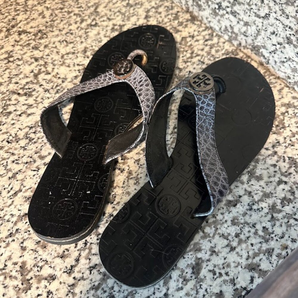 Tory Burch Black Reptile Flip Flops – Women’s Size 8